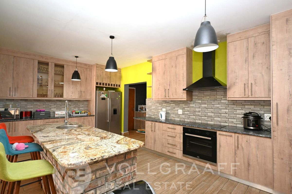Spacious Double-Storey Family Home | Mile 4, Swakopmund - Photo 3