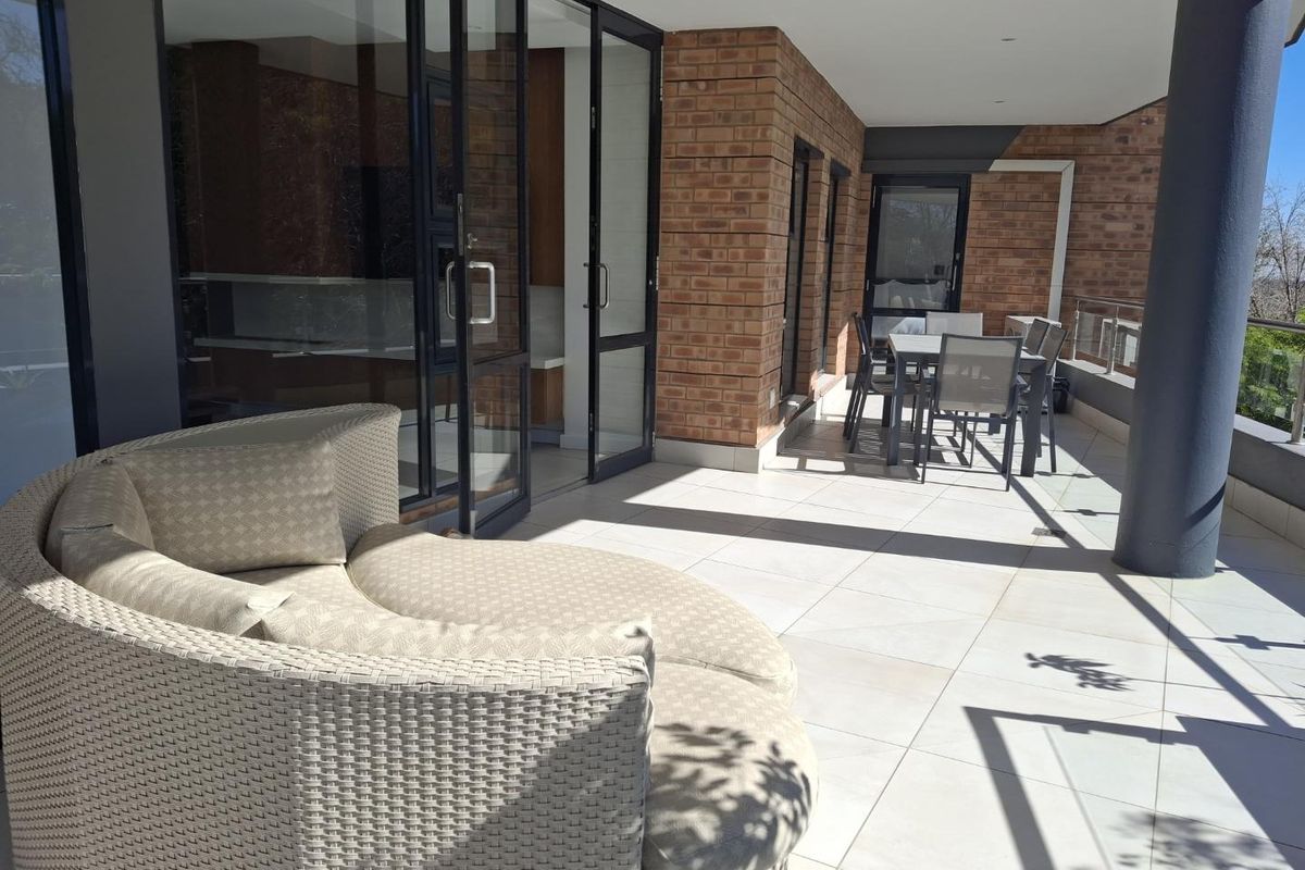 AN EXQUISITE THREE BEDROOM FURNISHED APARTMENT - Photo 5