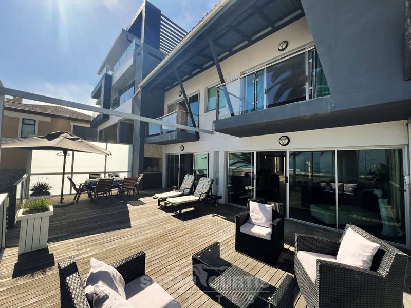 BEACHFRONT HOUSE - Photo 2