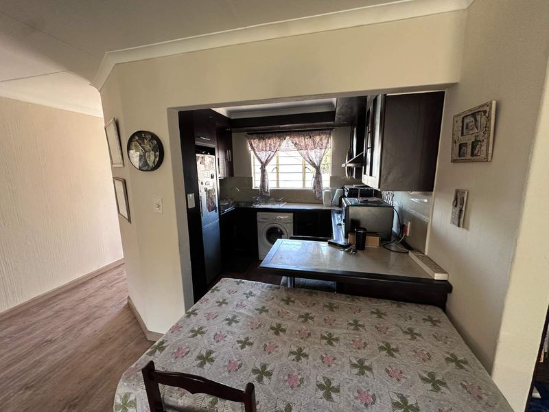Peaceful and Secure 2 Bedroom Townhouse - Photo 8