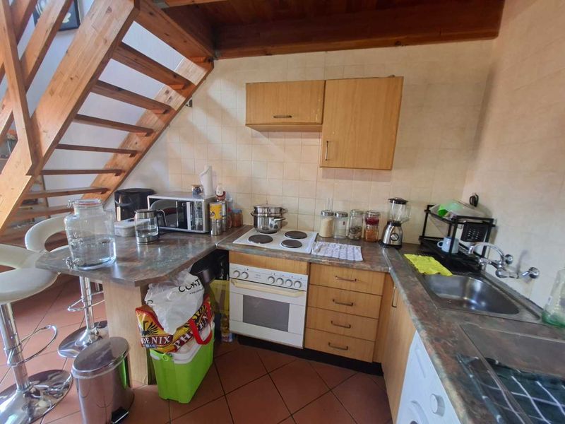 2 Bedroom Loft Unit with Private Garden in Weltevreden Park - Photo 8