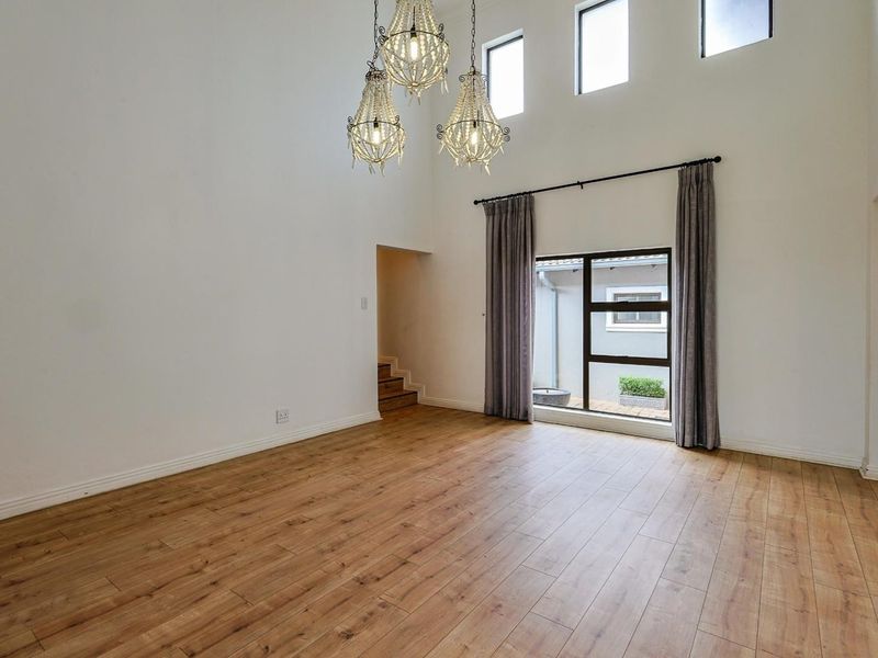 Stunning 5-Bedroom Family Home to Rent in Silver Lakes Golf Estate - Photo 3