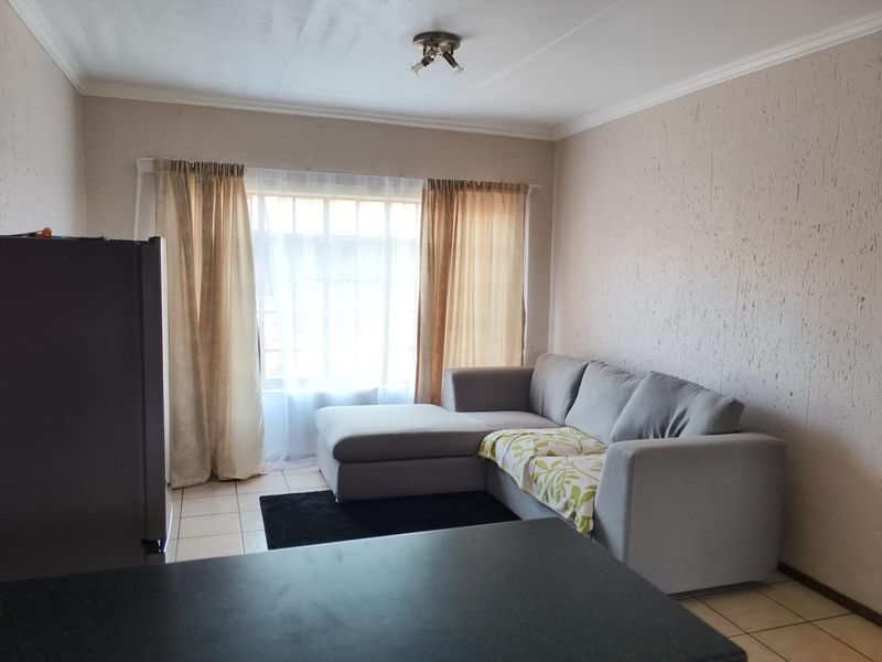 2 bed 2nd floor unit in 24h security complex, close to East rand Mall - Photo 4
