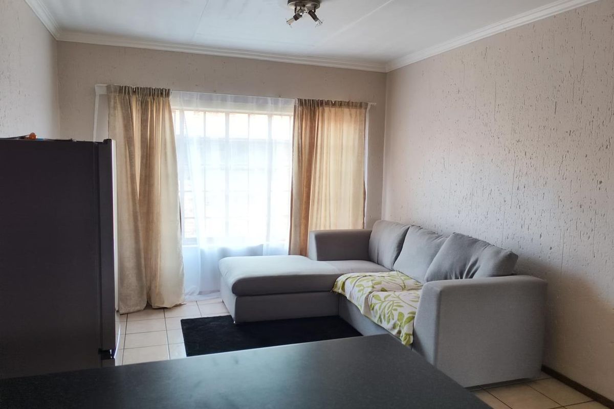 2 bed 2nd floor unit in 24h security complex, close to East rand Mall - Photo 4