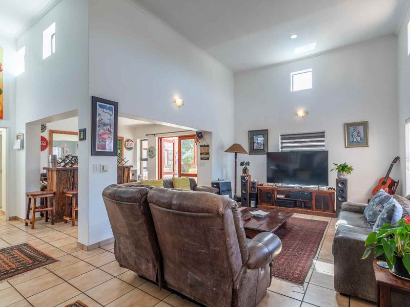 Drive, Chip, and Chill: Exclusive Cul-de-Sac Living on the Estate - Photo 7