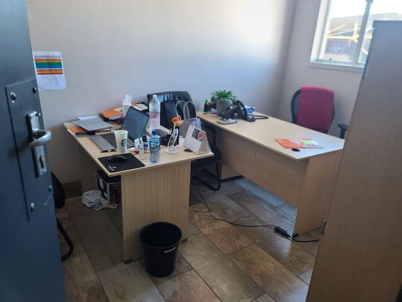 Office to let Northern Industrial - Photo 7