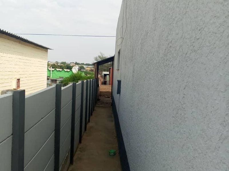 Big home for sale. - Photo 9