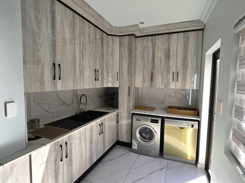 3 Bedroom Luxury Family Home In Estate d Afrique - Photo 10