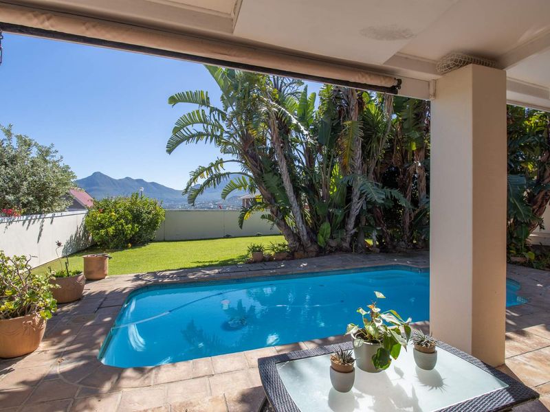 Spacious Private Family Living with Income-Generating Flat in Capri Village! - Photo 2