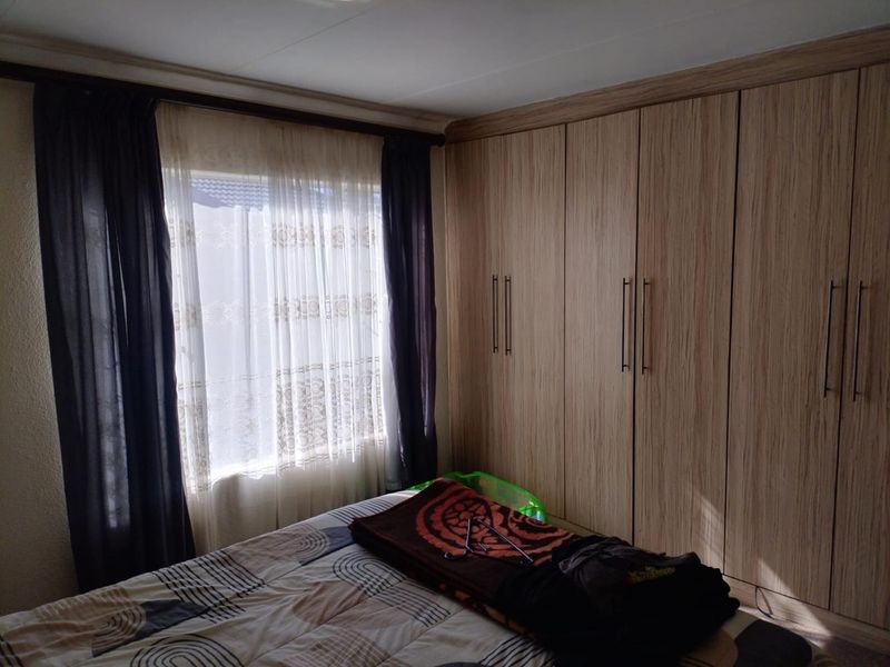 UTILITIES INCLUDED | Spacious 2-Bedroom First-Floor Unit - Photo 7