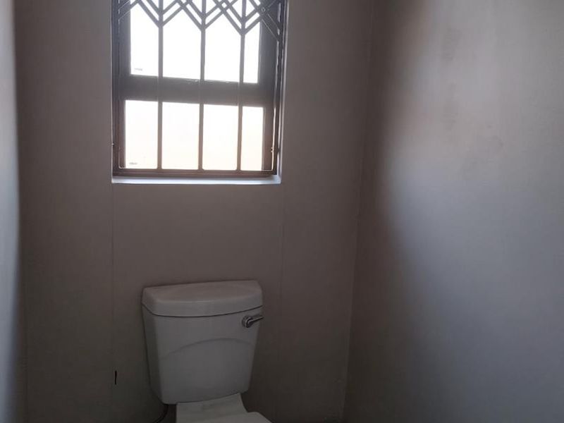 Clayville Ext 77 R 1350 000 - Family Home - Photo 8