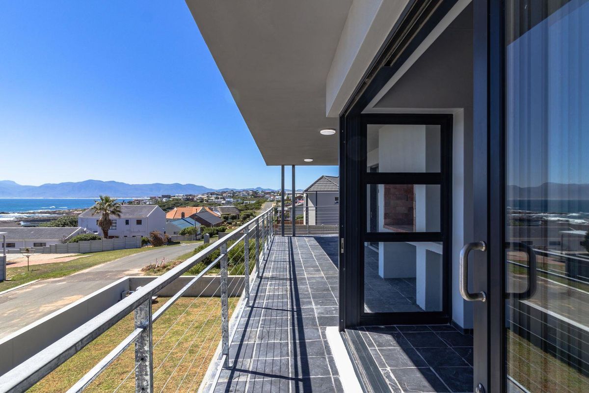 Luxurious, Brand New De Kelders Home - Photo 5