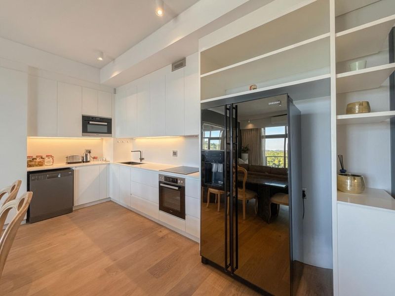 Fully Furnished 2 Bed, 2 Bath Luxury Apartment @ The Capital Trilogy - Photo 10