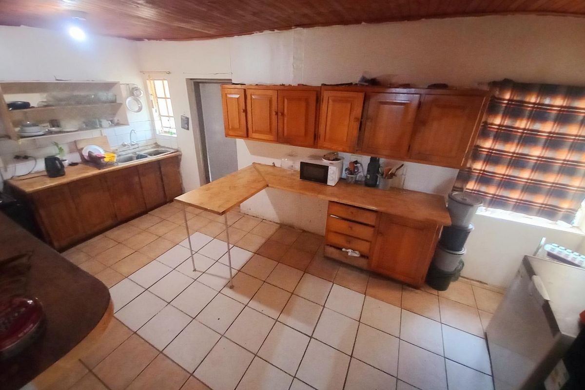 Three bedrooms house for sale in Elandspoort - Photo 3