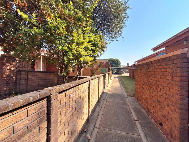 Two bedrooms Townhouse for sale in Hermanstad Pretoria West - Photo 4