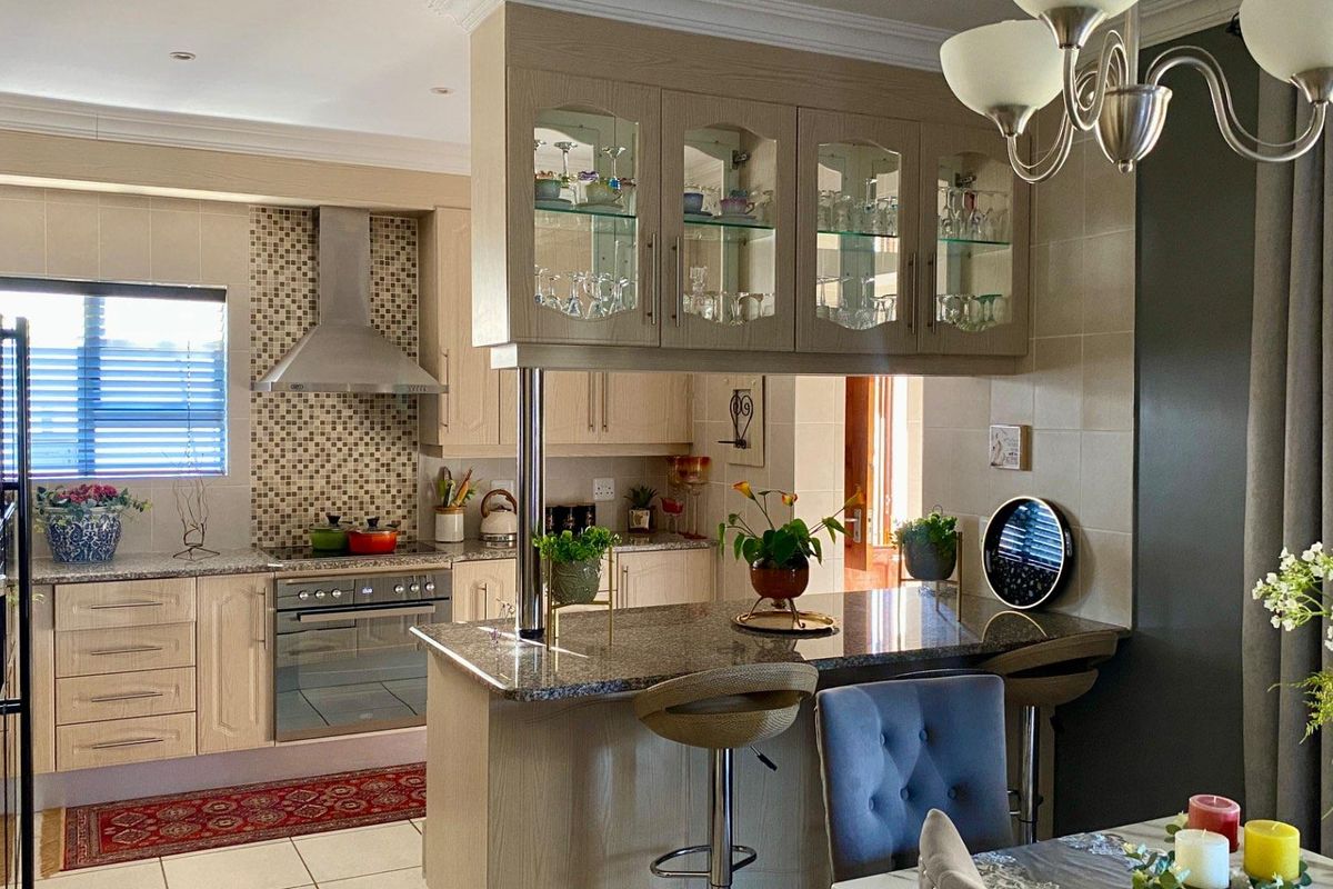 Perfect Family Home - Photo 5