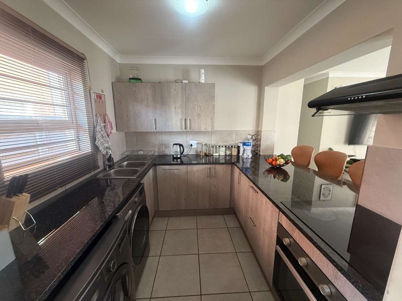 CHARMING 3 BED FAMILY HOME - PERFECT STARTER! - Photo 3