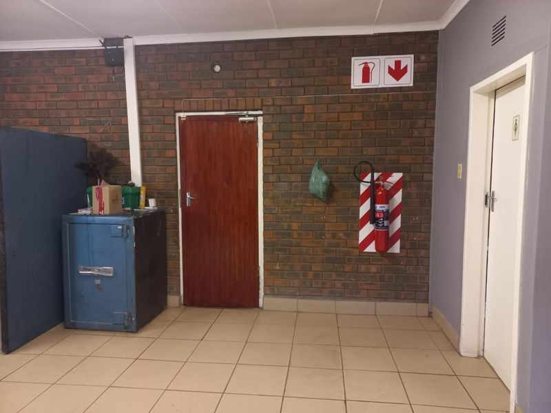 Versatile Commercial Space in Alton North, Richards Bay - Photo 8