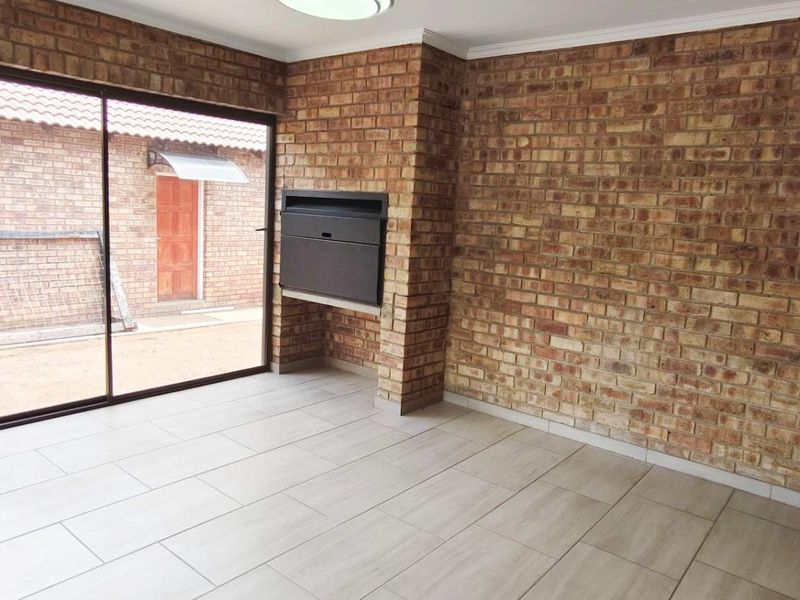 A Captivating Blend of Space, Style, and Comfort Awaits - Photo 8