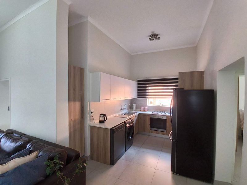 Immaculate 2 Bed 2 bath Apartment  in Founders Hill - Photo 2