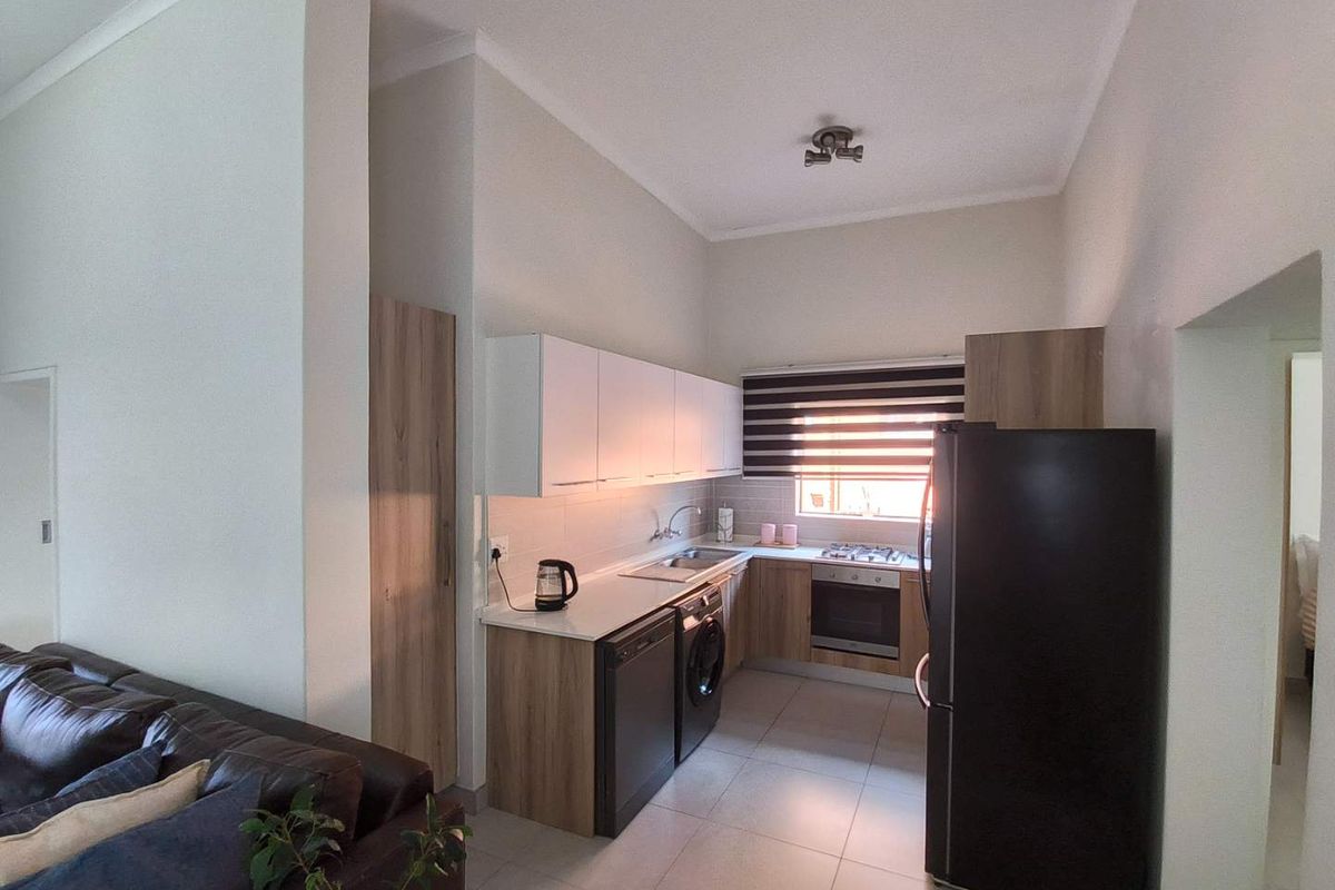 Immaculate 2 Bed 2 bath Apartment  in Founders Hill - Photo 2