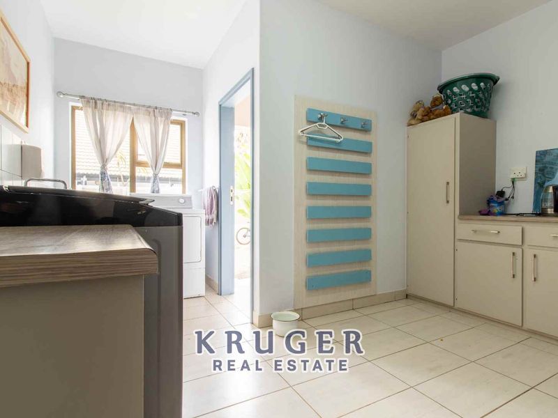 STUNNING VIEWS, AMAZING LOCATION! - Photo 6