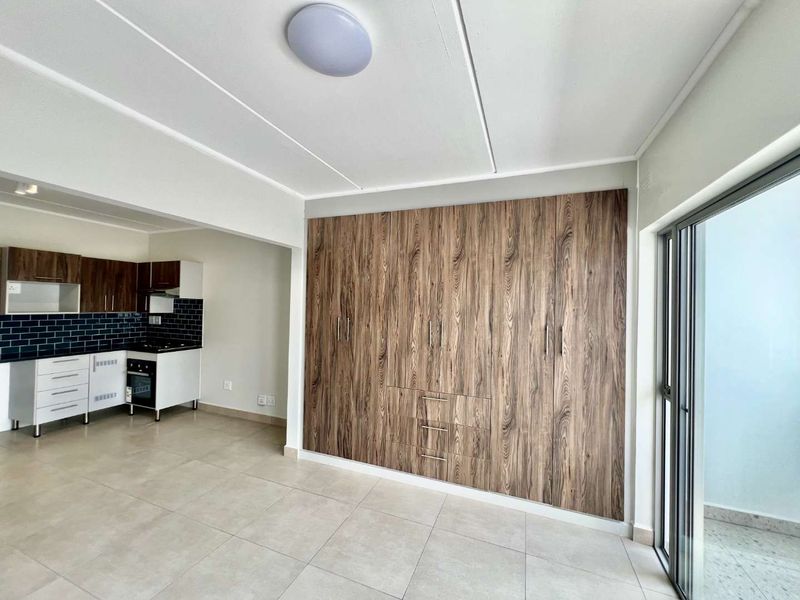 Elevate Your Lifestyle in a Brand New Sandton Studio! - Photo 4