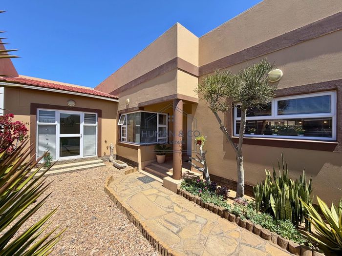 Property #2566887, House For Sale in Fairways Estate
