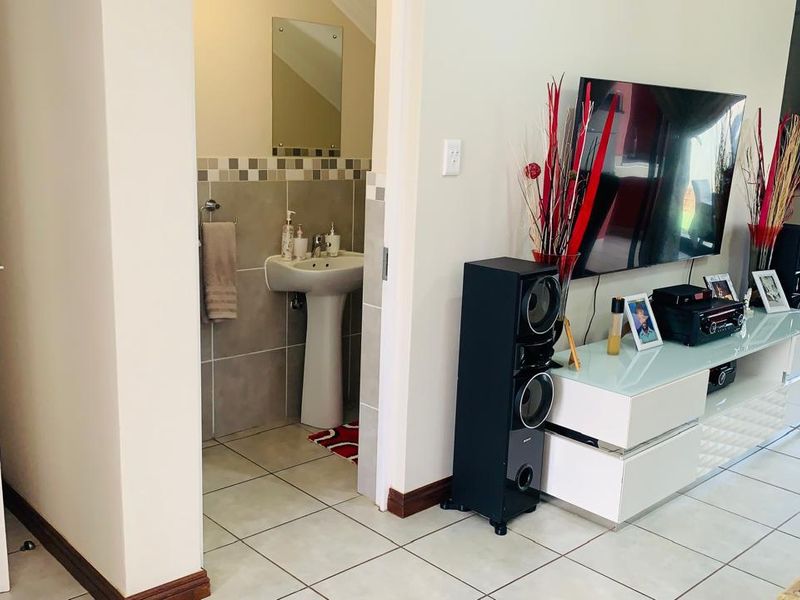 Beautiful 3-Bedroom Home for sale - Photo 3