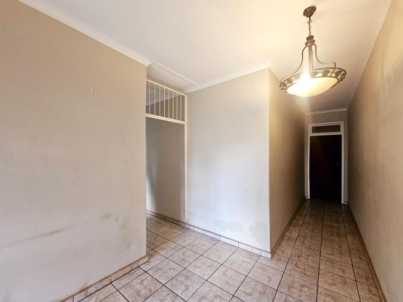 Live Where Everything You Need Is Just Around The Corner. - Photo 5