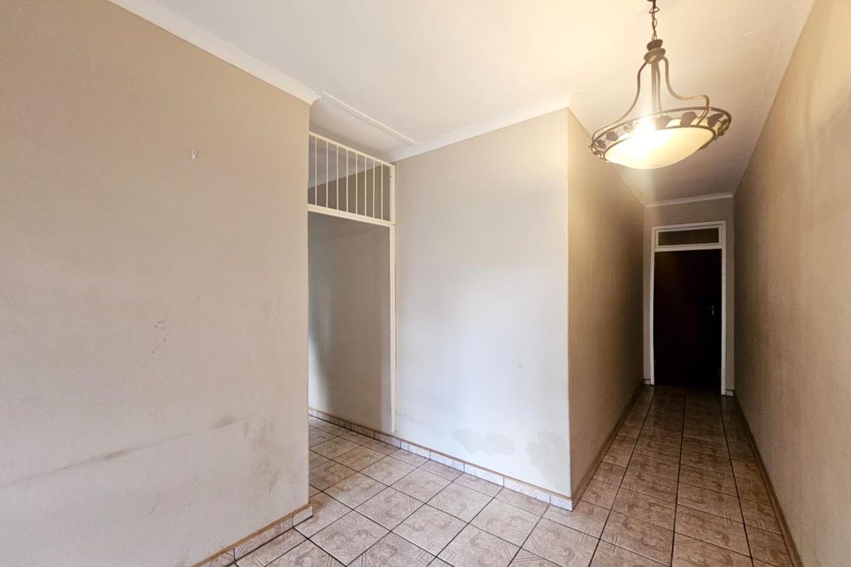 Live Where Everything You Need Is Just Around The Corner. - Photo 5