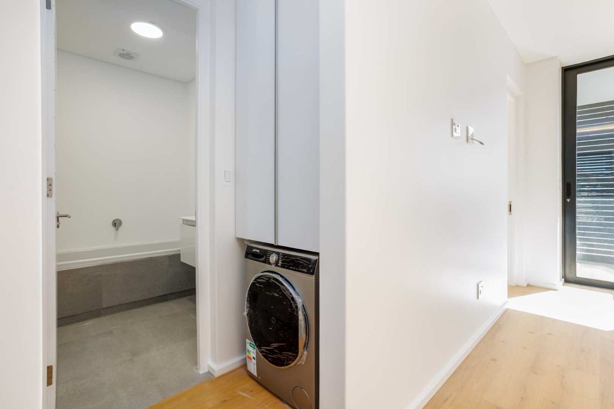 Modern Three-Bedroom Ground Floor Apartment in Val de Vie Vivante Village at Val de Vie Estate - Photo 5