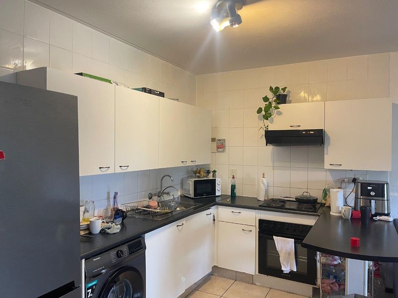 Stylish 1-Bedroom Apartment in Prime Sandton - Photo 3