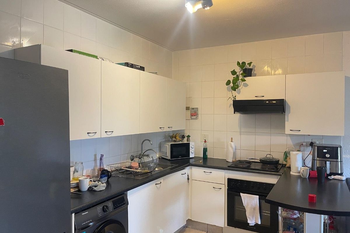 Stylish 1-Bedroom Apartment in Prime Sandton - Photo 3