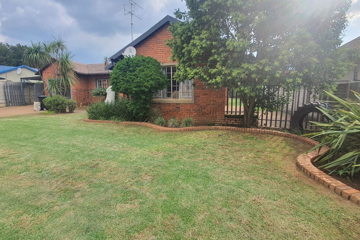 Well kept family home in established area - Photo 4