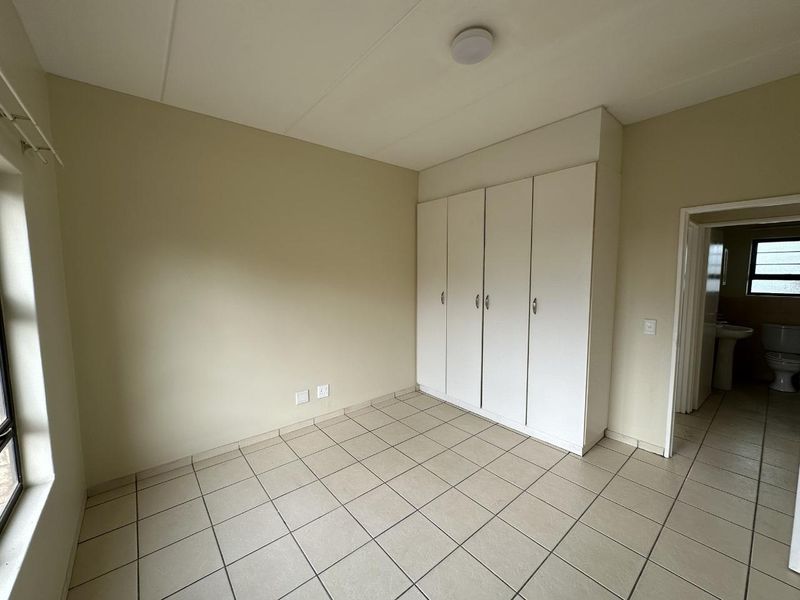TWO BEDROOM APARTMENT IN SUMMERFIELDS ESTATE : 1 JULY 2026 - Photo 9