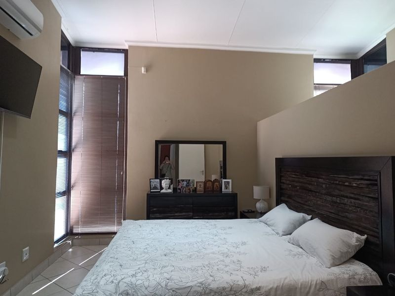 3 Bedroom Townhouse For Sale in Olympia - Photo 5