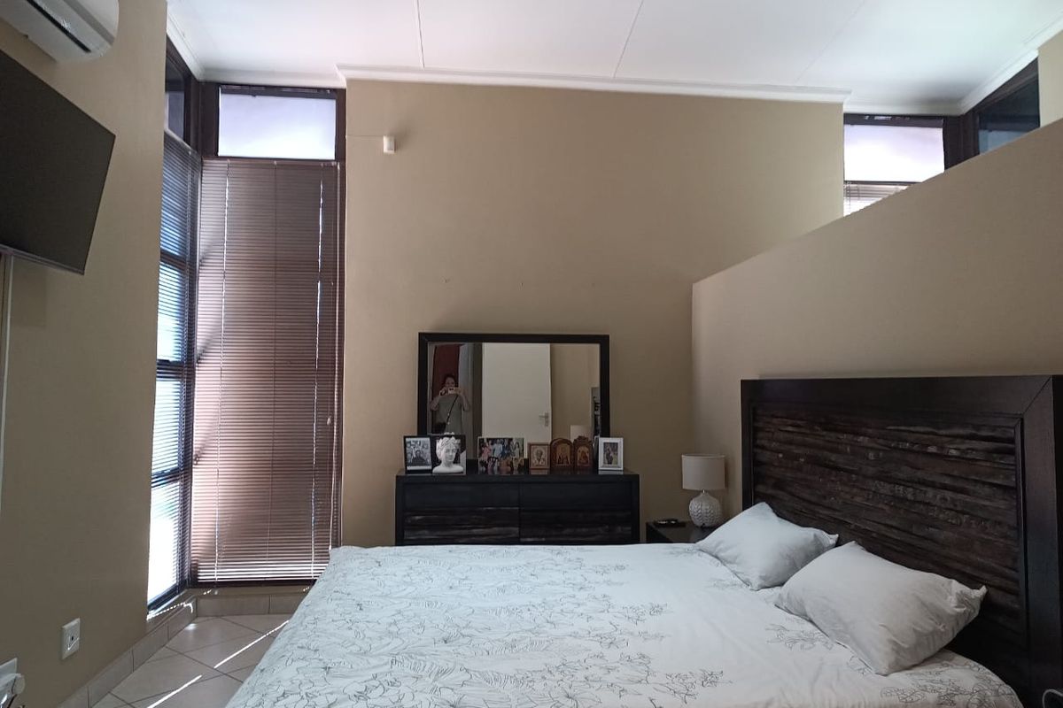 3 Bedroom Townhouse For Sale in Olympia - Photo 5