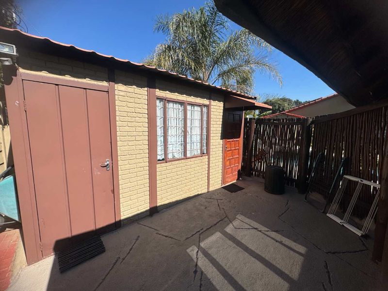 Family Home with Large Flatlet for Sale - Photo 7
