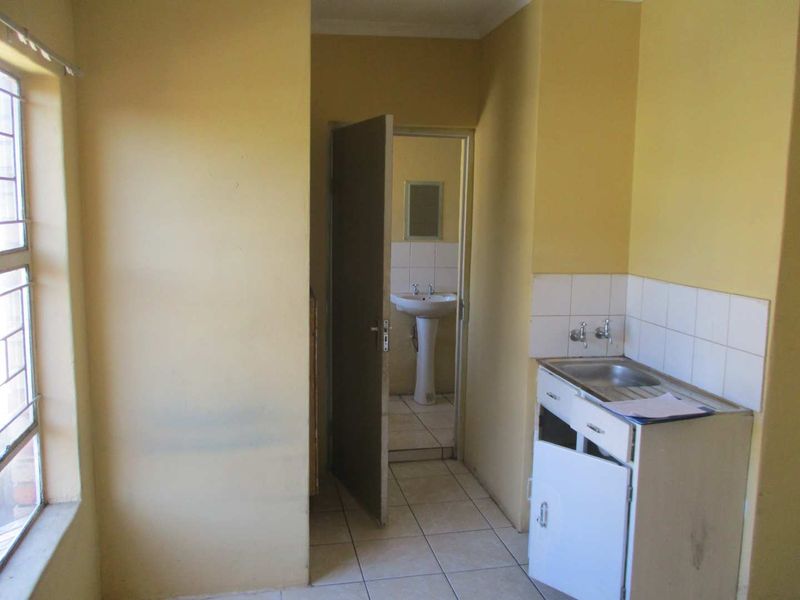 A BACHELOR FLAT TO RENT IN PRETORIA CENTRAL - Photo 2