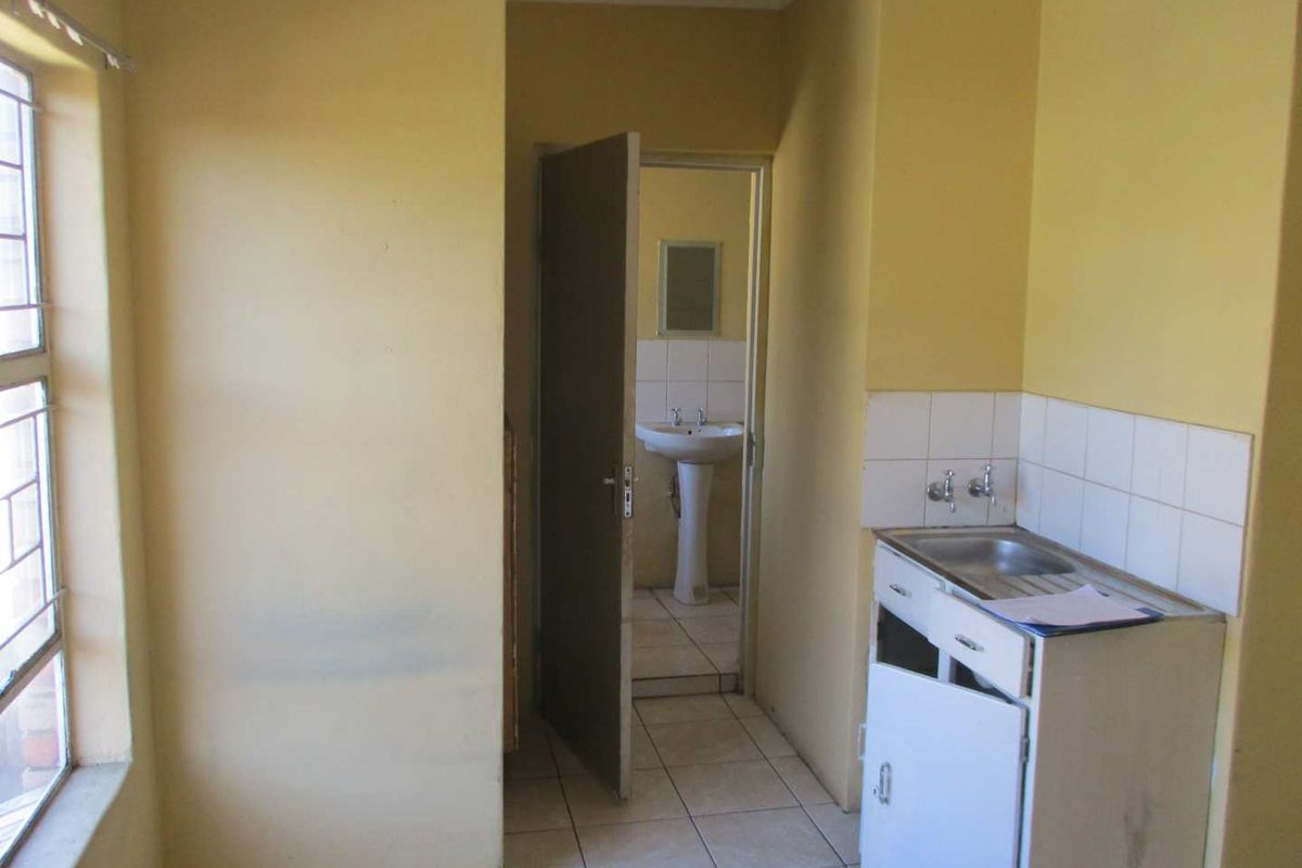 A BACHELOR FLAT TO RENT IN PRETORIA CENTRAL - Photo 2