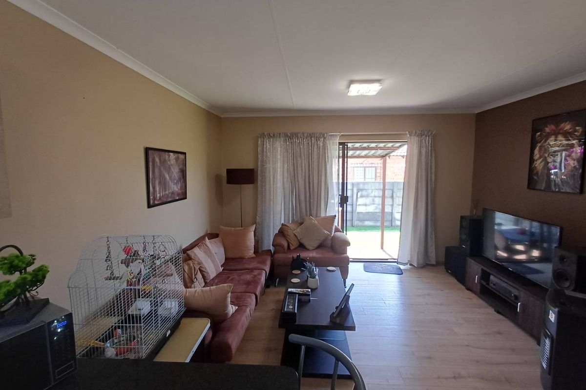 Spacious 2 Bedroom unit in Florida Glen - Photo 2