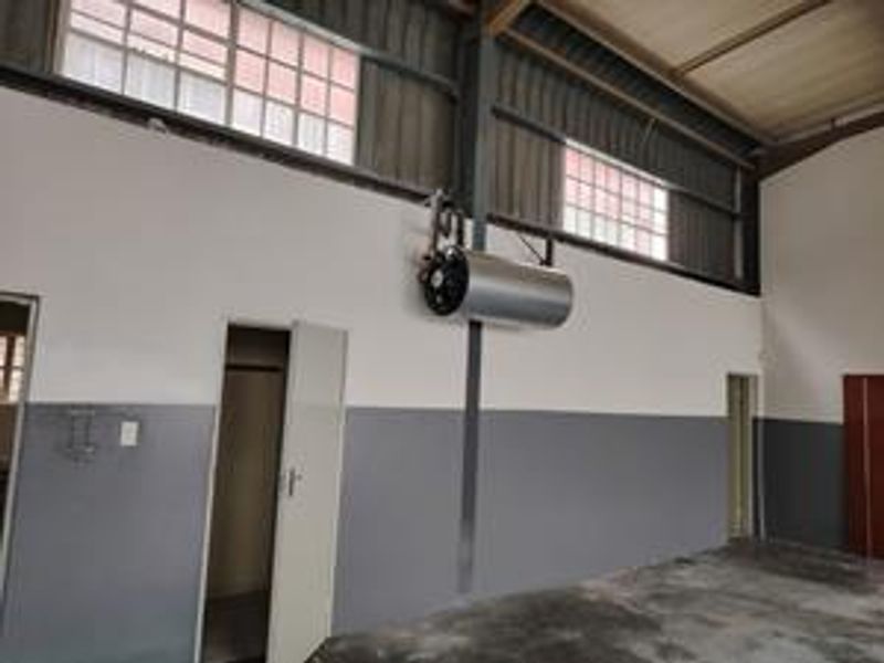 Neat Newly Painted Factory To Let - Photo 6