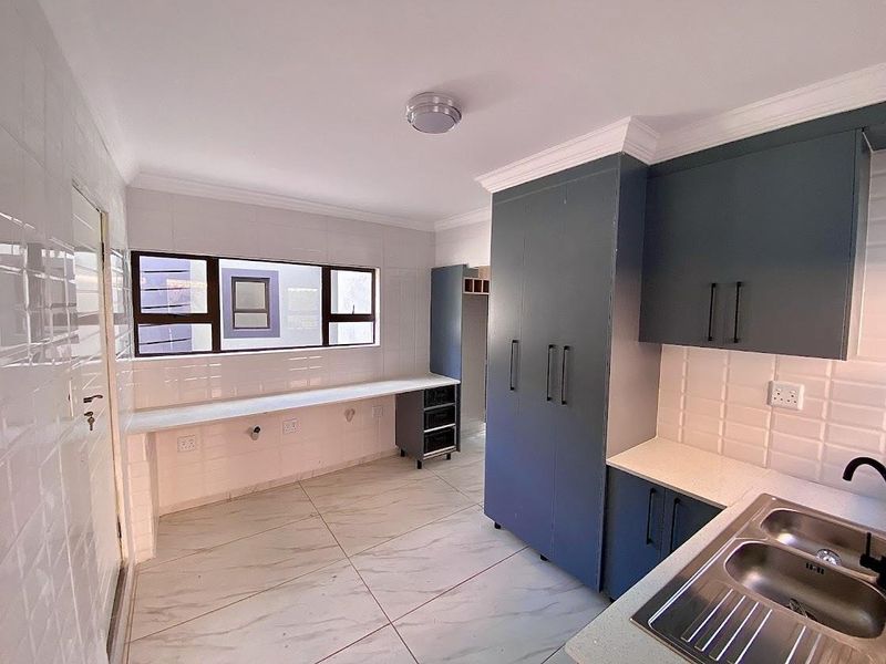 Epitome of luxury living. - Photo 10