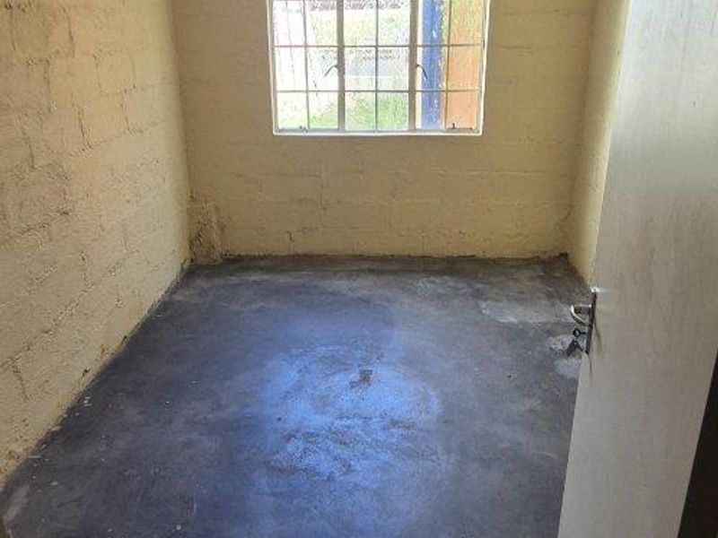 Warehouse with offices to let Southern Industrial - Photo 9