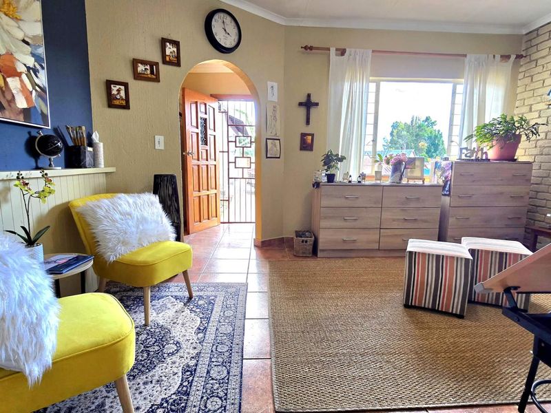 Spacious 4 Bedroom House for Sale in Brackenhurst - Photo 5