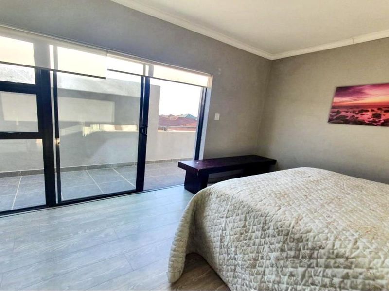 Secure & Stylish in Bendor's Finest: Double-Storey 3-Bed Townhouse in Prestigious Villa Fuhri – Move-In Ready! - Photo 4