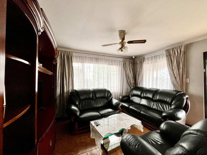 Freestanding 3-Bed Home with Easy Access to Major Routes - Photo 7