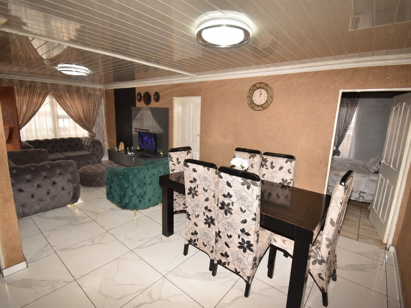 Beautiful Home in QUANTUM - Photo 6