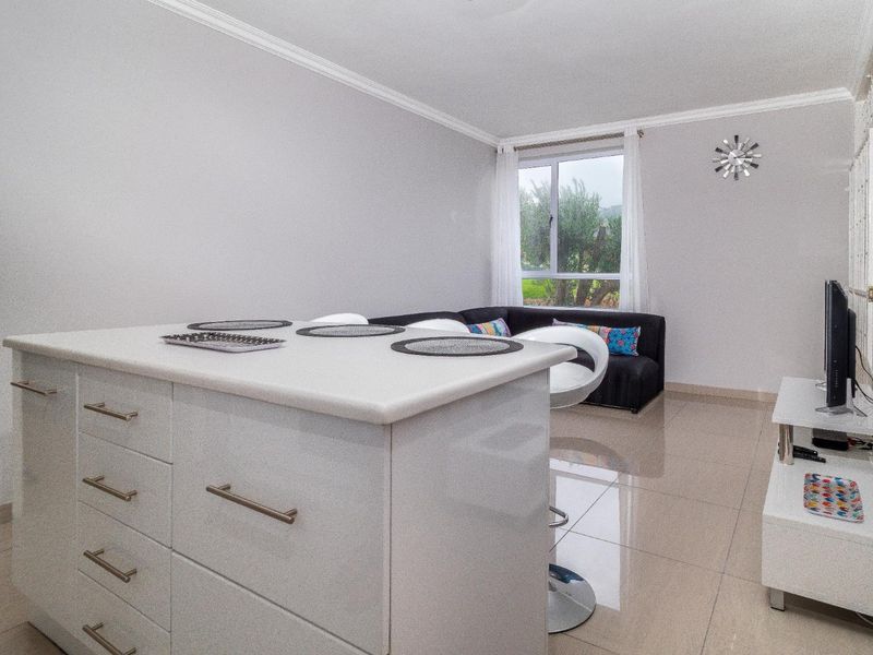 Fully Renovated 2-Bedroom, 2-Bathroom Apartment!! - Photo 5